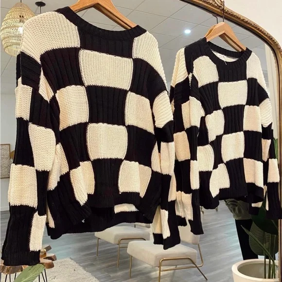 Black & White Checkered Crew Neck Sweater NWOT - Picture 3 of 3